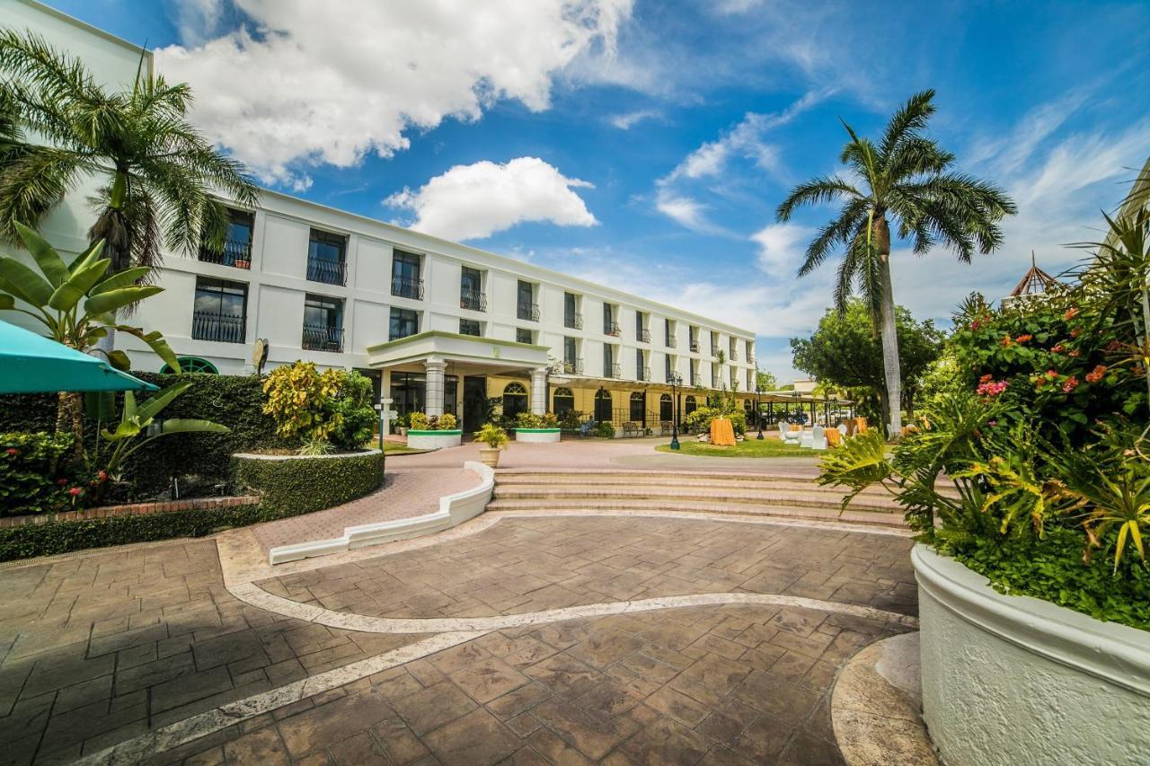 เดอะ นัตส์ฟอร์ด คอร์ต โฮเต็ล Hotel คิงส์ตัน ภายนอก รูปภาพ